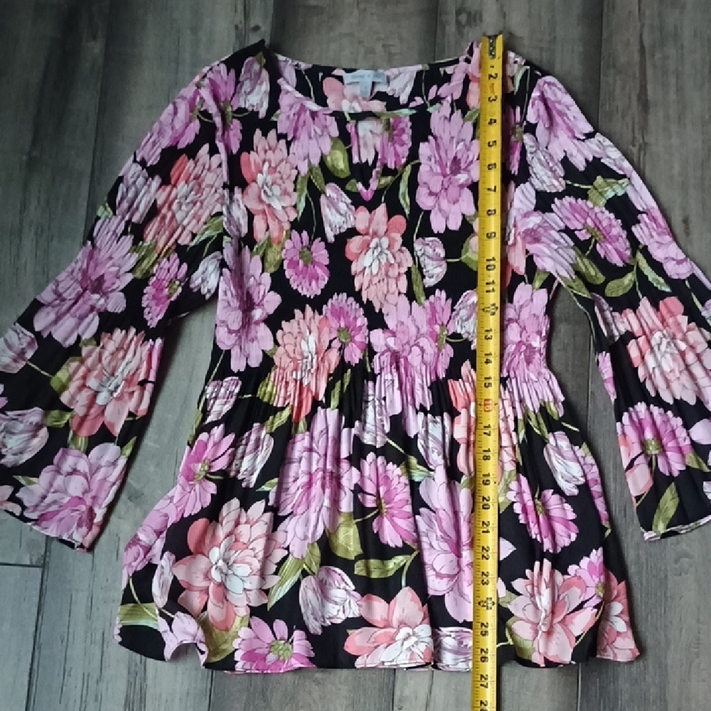 Floral & Ivy Bell Sleeve Blouse - Pink and Black - Picture 6 of 9